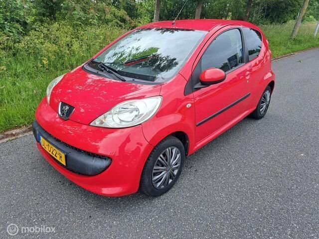 Rood Gebruikt 2005 Peugeot 107 Hatchback | € 1.499 (Eerlijke prijs) - Afbeelding 1/4