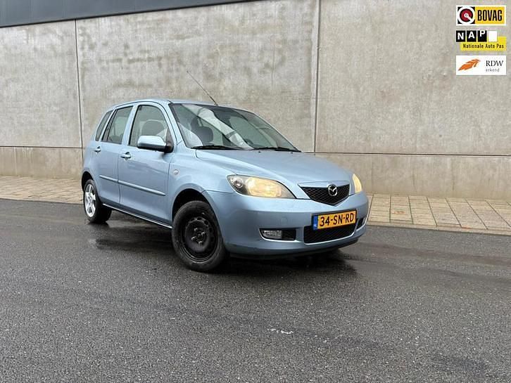 Blauw Occasion 2006 Mazda 2 Sportive MPV | € 2.150 (Eerlijke prijs) - Afbeelding 1/4