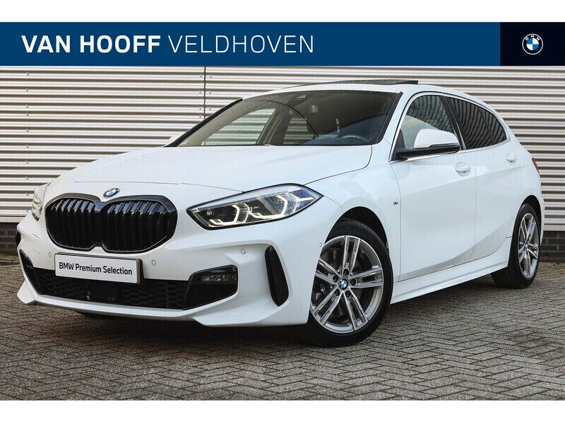 Alpinweiss iii Gebruikt 2024 BMW 120 Executive Hatchback | € 37.750 (Eerlijke prijs) - Afbeelding 1/4