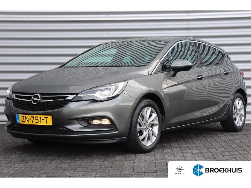 Grijs Gebruikt 2019 Opel Astra Innovation Hatchback | € 19.895 (Eerlijke prijs) - Afbeelding 1/4