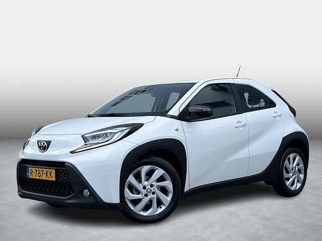 Wit Gebruikt 2022 Toyota Aygo Hatchback | € 19.999 (Eerlijke prijs) - Afbeelding 1/4