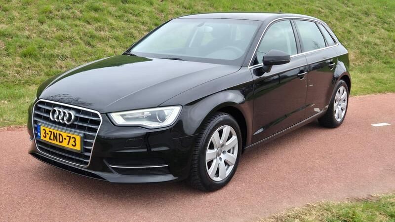 Zwart Gebruikt 2015 Audi A3 Sportback Attraction Hatchback | € 16.950 (Duur) - Afbeelding 1/4