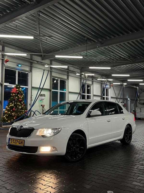 Occasion 2009 Skoda Superb Comfort Sedan | € 4.000 (Eerlijke prijs) - Afbeelding 1/4