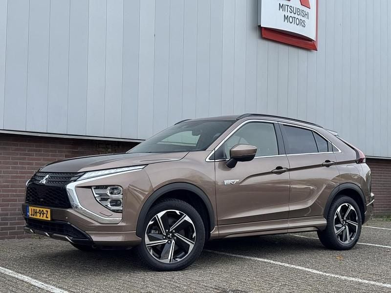 Bruin Gebruikt 2023 Mitsubishi Eclipse SUV | € 26.249 (Eerlijke prijs) - Afbeelding 1/4