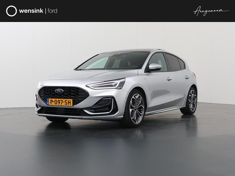 Grijs Gebruikt 2022 Ford Focus ST-Line Hatchback | € 30.830 (Duur) - Afbeelding 1/4