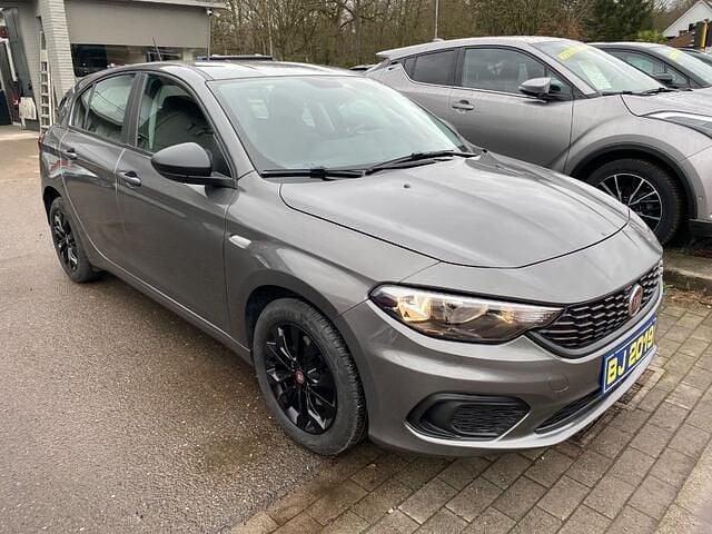 Grijs Occasion 2019 Fiat Tipo Street Sedan | € 10.900 (Goede deal) - Afbeelding 1/4