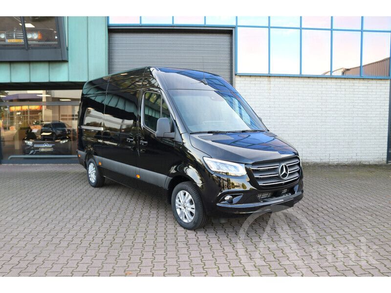 Zwart Gebruikt 2023 Mercedes Sprinter Van | € 56.750 (Duur) - Afbeelding 1/4