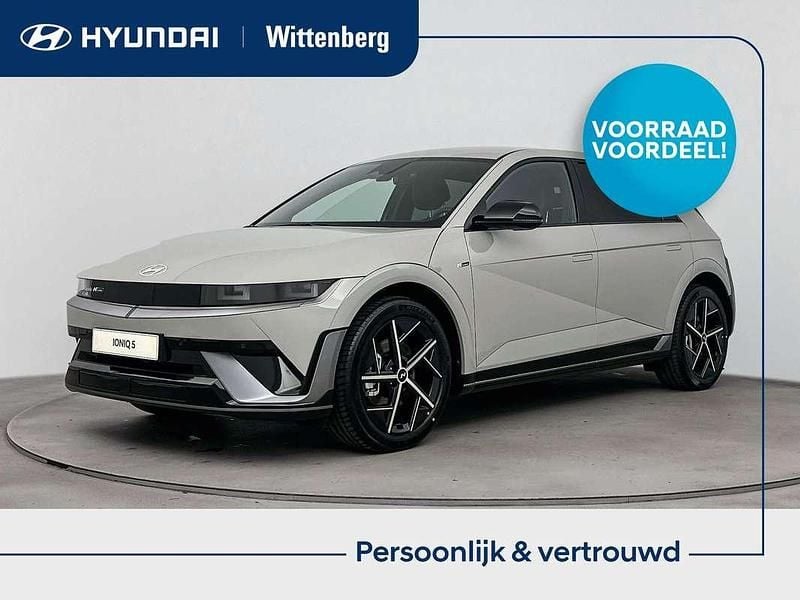 Grijs Nieuw 2025 Hyundai Ioniq 6 Edition Sedan | € 48.890 (Iets duurder) - Afbeelding 1/3