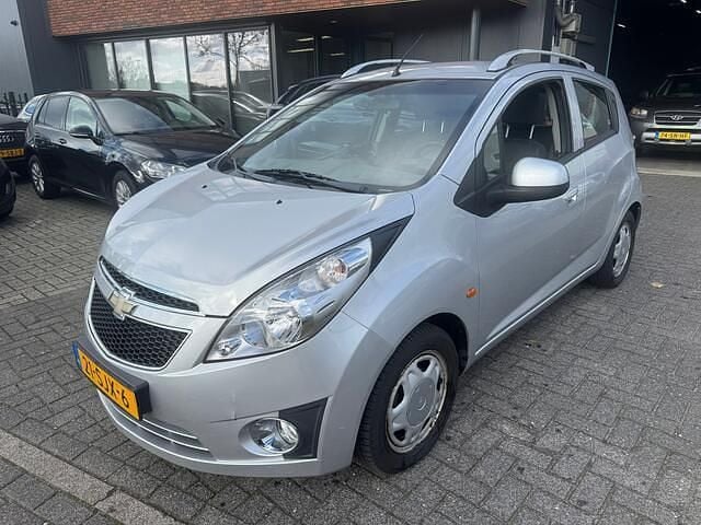 Grijs Gebruikt 2011 Chevrolet Spark LS Hatchback | € 3.795 (Eerlijke prijs) - Afbeelding 1/4