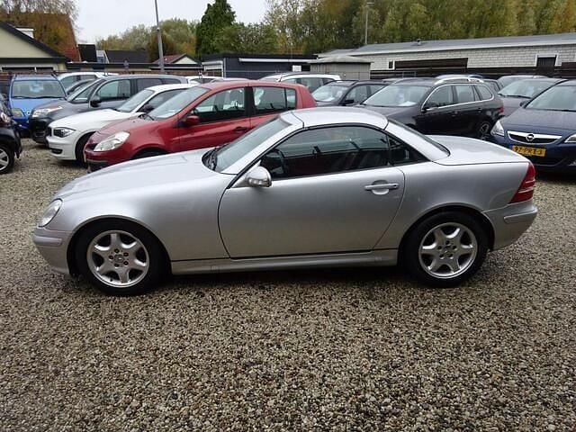Grijs Gebruikt 2002 Mercedes SLK230 Cabriolet | € 5.495 (Goede deal) - Afbeelding 1/4