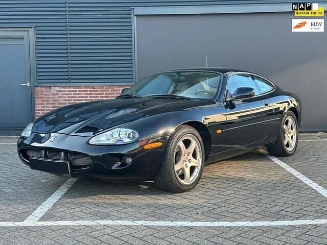 Zwart Gebruikt 1999 Jaguar XKR Coupé | € 19.950 (Eerlijke prijs) - Afbeelding 1/4