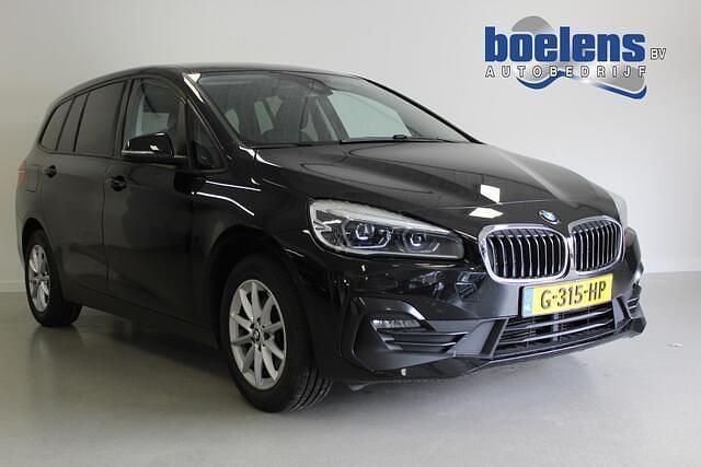 Zwart Gebruikt 2019 BMW 216 Executive Stationwagen | € 17.987 (Eerlijke prijs) - Afbeelding 1/4