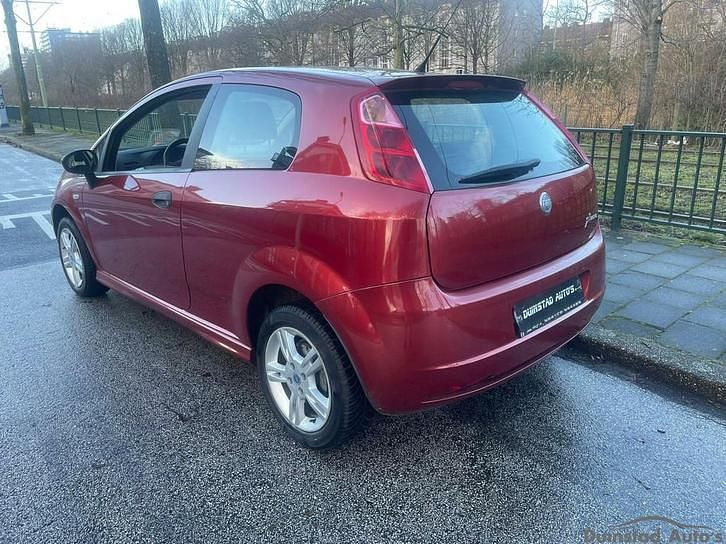 Occasion Fiat Grande Punto 77 PK (56 kW) 2006 Rood Hatchback