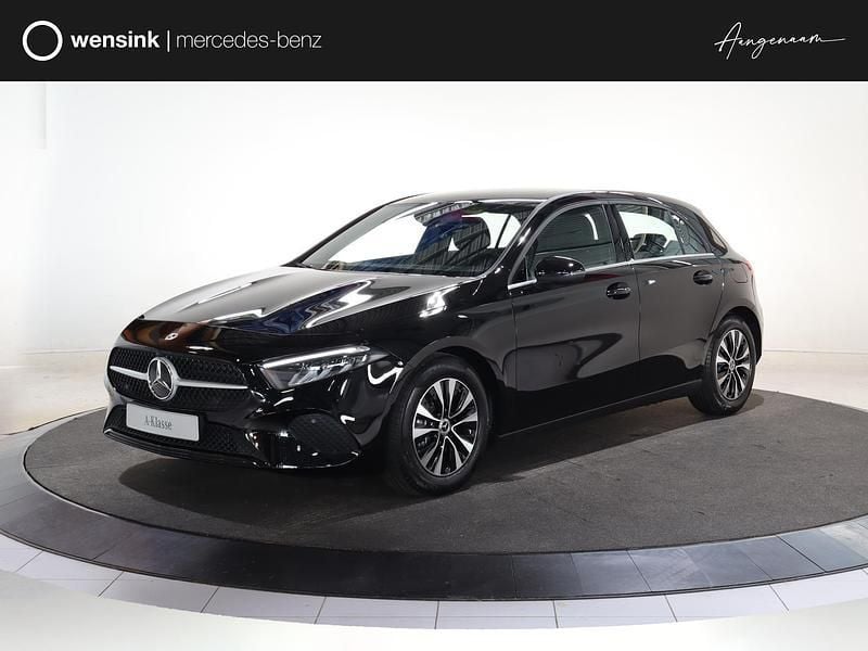 Zwart Gebruikt 2025 Mercedes A180 Business Hatchback | € 37.850 (Iets duurder) - Afbeelding 1/4