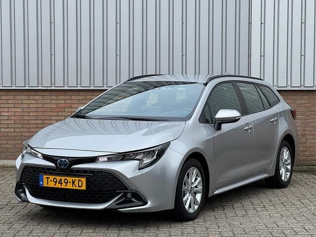 Grijs Gebruikt 2023 Toyota Corolla Active Stationwagen | € 24.950 - Afbeelding 1/4