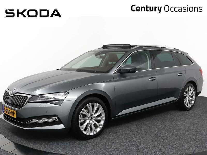 Grijs Gebruikt 2023 Skoda Superb Business Line Stationwagen | € 29.900 (Eerlijke prijs) - Afbeelding 1/4