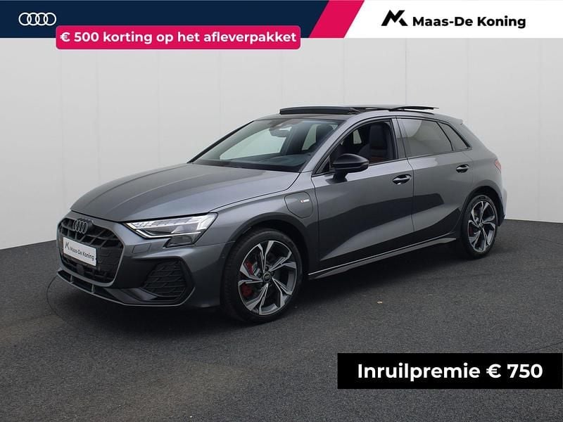 Grijs Nieuw 2025 Audi A3 Sportback e-tron Competition Hatchback | € 48.880 - Afbeelding 1/4