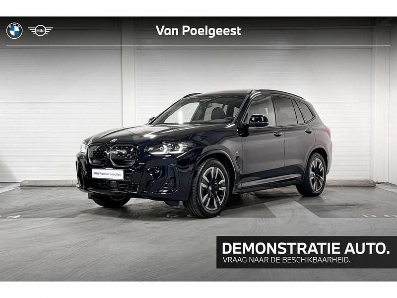 Carbonschwarz (donker zwart) Gebruikt 2025 BMW iX3 Comfort Edition SUV | € 59.900 (Goede deal) - Afbeelding 1/4