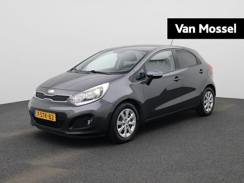 Grijs Gebruikt 2014 Kia Rio Plus Hatchback | € 8.900 (Duur) - Afbeelding 1/4