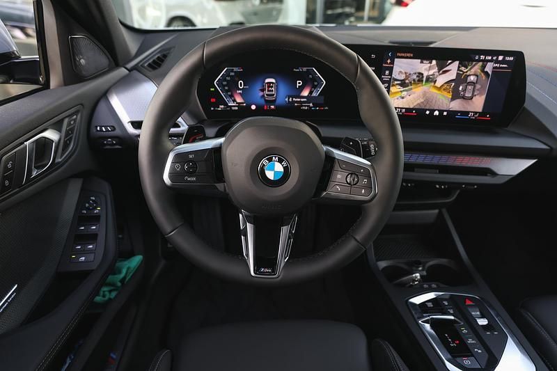 Occasion BMW 120 Executive 156 PK (114 kW) 2025 Grijs Hatchback