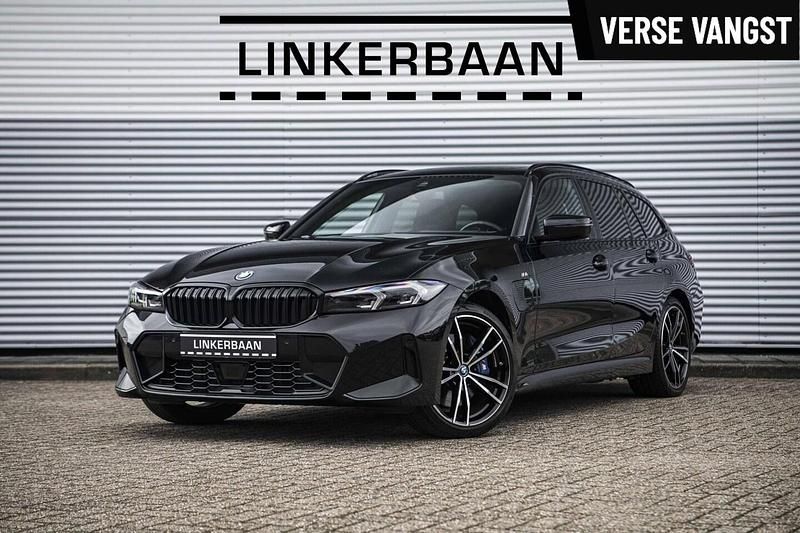 Zwart Gebruikt 2023 BMW 330e M Sport Stationwagen | € 41.945 (Goede deal) - Afbeelding 1/4