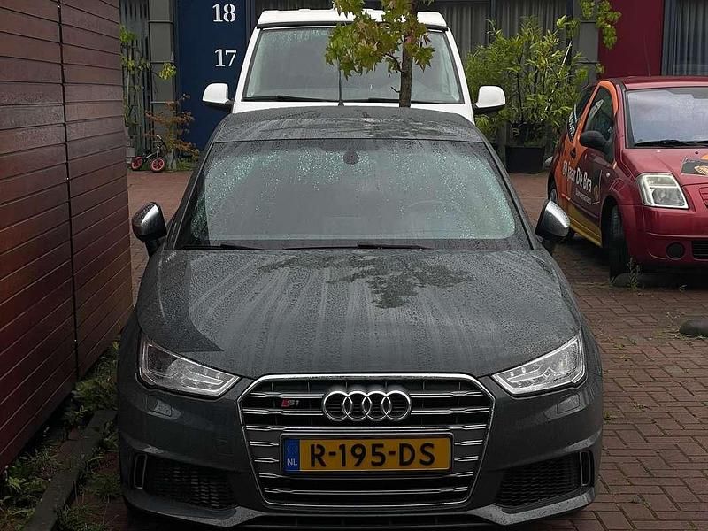 Grijs Gebruikt 2015 Audi S1 Sportback Hatchback | € 16.950 - Afbeelding 1/4