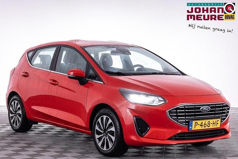 Rood Gebruikt 2022 Ford Fiesta Titanium Hatchback | € 14.990 (Super prijs) - Afbeelding 1/4
