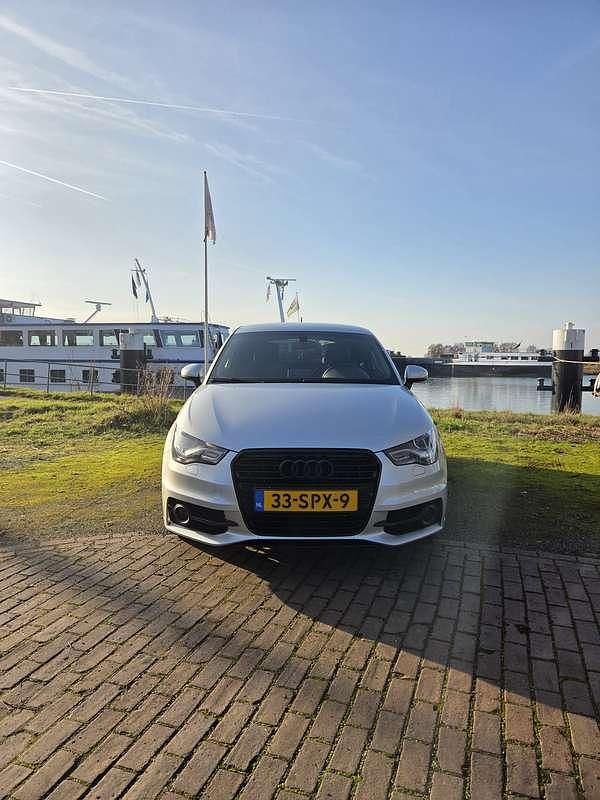 Zilver Occasion 2011 Audi A1 Proline Hatchback | € 8.500 - Afbeelding 1/4