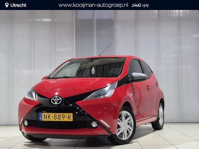 Rood Gebruikt 2017 Toyota Aygo Sport Hatchback | € 8.700 (Eerlijke prijs) - Afbeelding 1/4