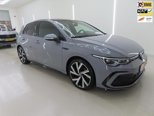 Grijs Occasion 2021 VW Golf VIII R-line Hatchback | € 20.799 (Iets duurder) - Afbeelding 1/4