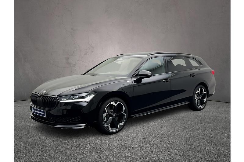 Ebony black Nieuw 2025 Skoda Superb Business Line Stationwagen | € 55.325 (Eerlijke prijs) - Afbeelding 1/4