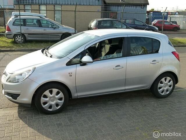 Grijs Gebruikt 2010 Opel Corsa Edition Hatchback | € 2.750 (Eerlijke prijs) - Afbeelding 1/4