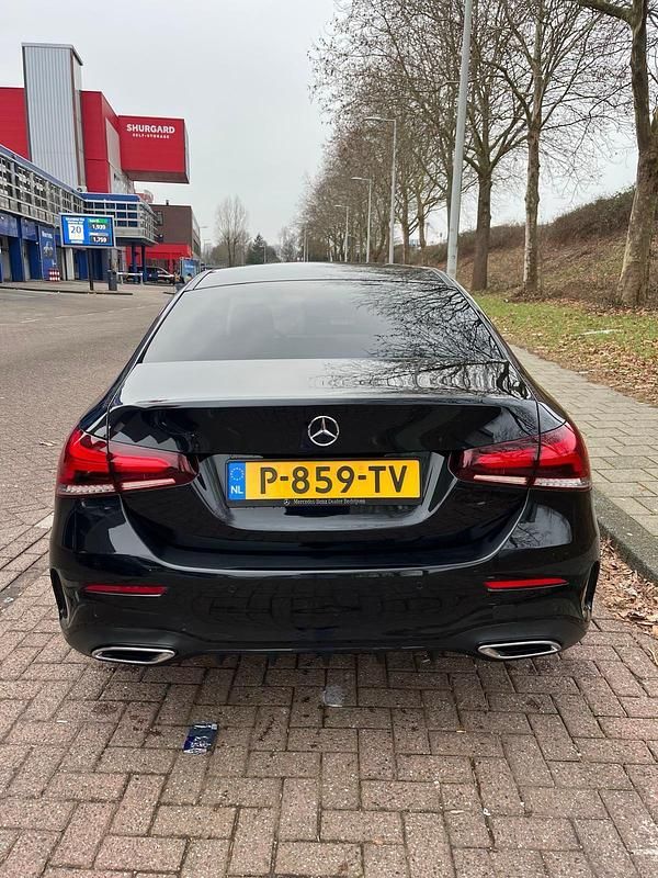 Occasion Mercedes A180 AMG line 136 PK (100 kW) 2022 Zwart Sedan