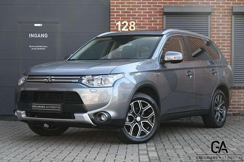 Grijs Gebruikt 2015 Mitsubishi Outlander P-HEV Edition SUV | € 11.495 (Goede deal) - Afbeelding 1/4