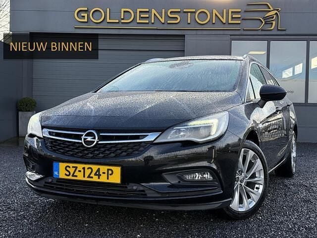 Zwart Gebruikt 2018 Opel Astra Innovation Stationwagen | € 10.943 (Goede deal) - Afbeelding 1/4