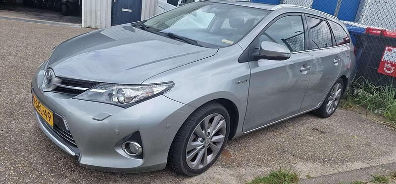 Grijs Gebruikt 2013 Toyota Auris MPV | € 7.450 (Goede deal) - Afbeelding 1/4