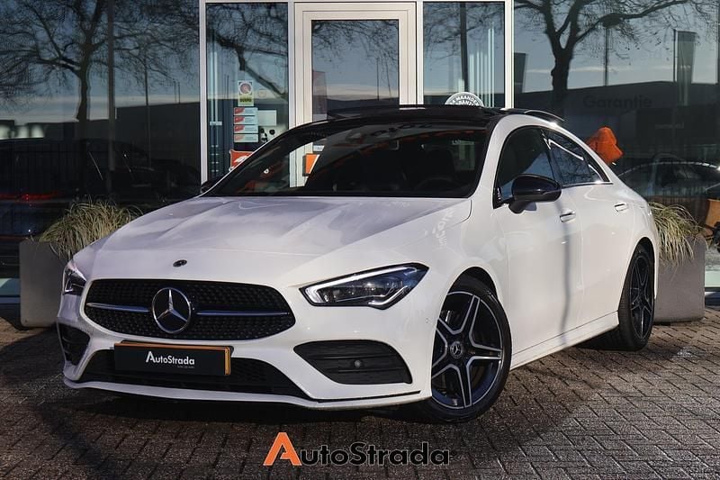 Wit Occasion 2021 Mercedes 200 AMG line Coupé | € 32.900 (Super prijs) - Afbeelding 1/4