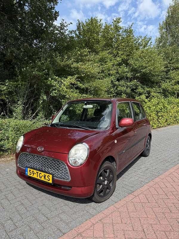 Rood Gebruikt 2006 Daihatsu Trevis Hatchback | € 2.990 (Iets duurder) - Afbeelding 1/4