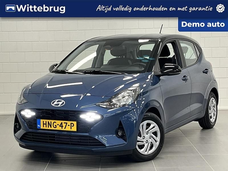 Donker blauw metallic Gebruikt 2025 Hyundai i10 Comfort Hatchback | € 19.425 (Eerlijke prijs) - Afbeelding 1/3