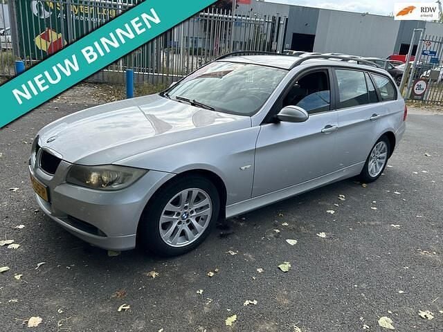 Grijs Gebruikt 2007 BMW 320 Executive Stationwagen | € 1.999 (Super prijs) - Afbeelding 1/4