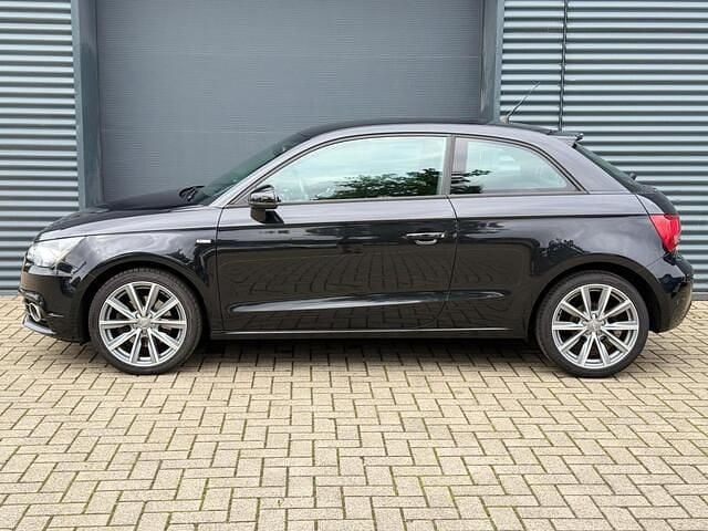 Zwart Gebruikt 2011 Audi A1 S-Line Hatchback | € 7.950 (Super prijs) - Afbeelding 1/4