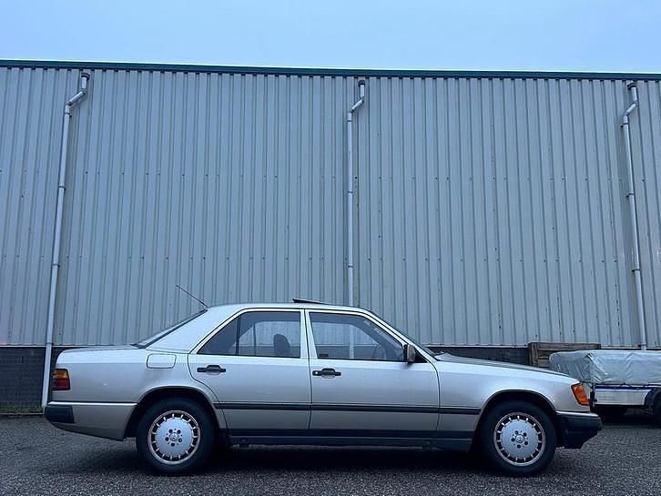 Occasion Mercedes E230 136 PK (100 kW) 1986 Bruin Sedan