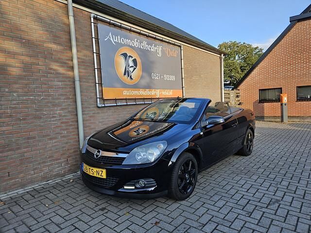 Zwart Occasion 2007 Opel Astra Cabriolet Enjoy Cabriolet | € 2.745 (Eerlijke prijs) - Afbeelding 1/4