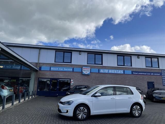 Wit Gebruikt 2016 VW e-Golf Comfortline Hatchback | € 10.950 (Duur) - Afbeelding 1/4