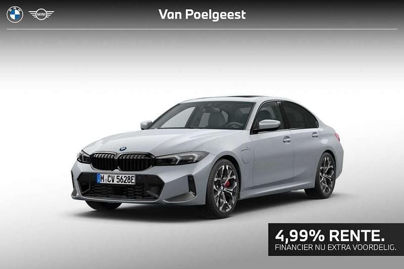Zwart, metallic lak Nieuw 2025 BMW 330e Comfort Edition Sedan | € 70.046 (Eerlijke prijs) - Afbeelding 1/4