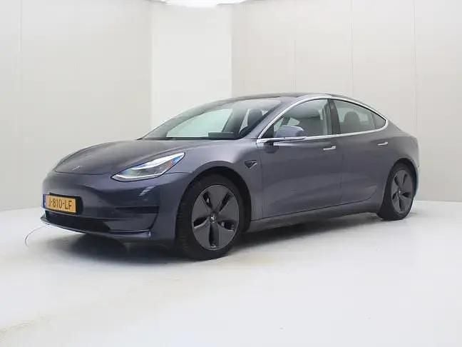 Grijs Gebruikt 2020 Tesla Model 3 Standard Range Sedan | € 18.400 (Goede deal) - Afbeelding 1/4