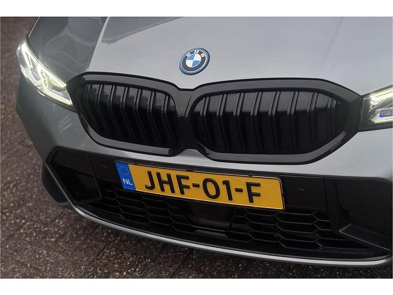 Occasion BMW 330 294 PK (216 kW) 2022 Grijs Stationwagen