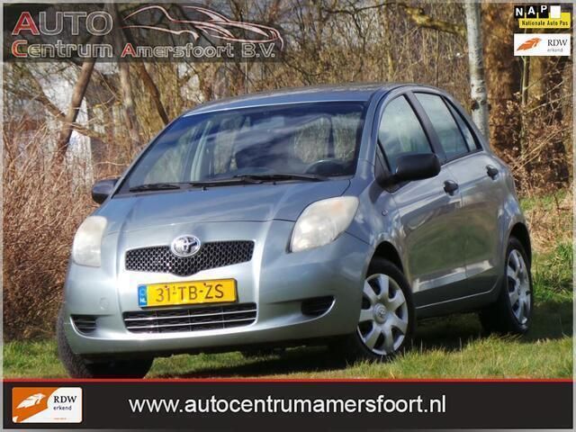 Grijs Gebruikt 2006 Toyota Yaris Terra Hatchback | € 2.249 (Iets duurder) - Afbeelding 1/4