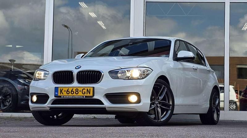 Wit Gebruikt 2016 BMW 116 Executive Hatchback | € 12.244 (Eerlijke prijs) - Afbeelding 1/3