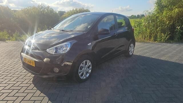 Zwart Gebruikt 2015 Hyundai i10 Hatchback | € 4.999 (Goede deal) - Afbeelding 1/4